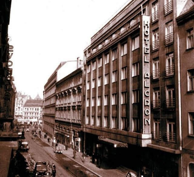 Hotel Alcron, pohled ze Štěpánské ulice, 30. léta 20. století