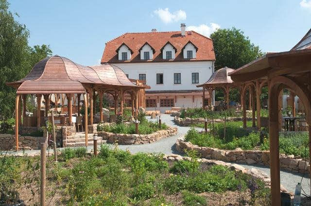 Restaurace Babiččina zahrady v Průhonicích