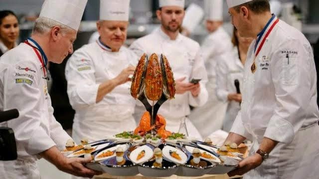 Je členem amerického týmu kuchařů a mezi jeho úspěchy patří první místo v kulinářské soutěži Bocuse d ́O