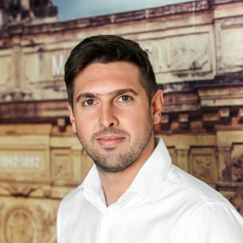 Zdeněk Kovář, tiskový mluvčí Prazdroje, foto Prazdroj.jpg Zdeněk Kovář, tiskový mluvčí Prazdroje, foto Prazdroj