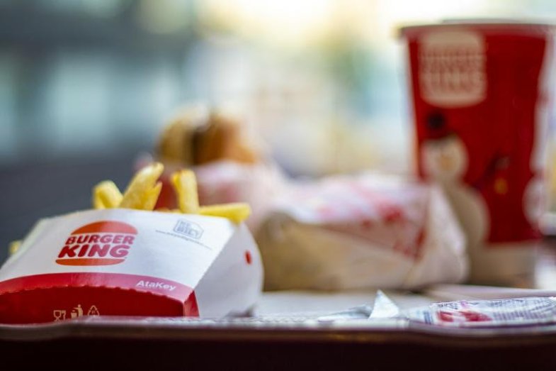 Krabicky Burger King čelí žalobě, že "nafukuje" fotky burgerů