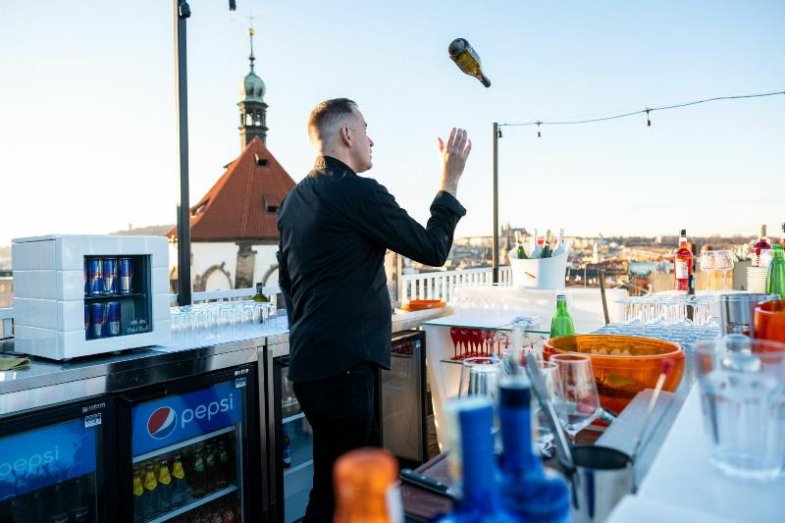 Pytloun Sky Bar nabizi vyhřívaná, průhledná iglú