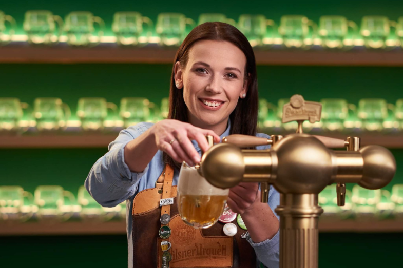 Vítězkou 18. ročníku soutěže Pilsner Urquell Master Bartender se stala Klára Brodecká z brněnské restaurace The Erin’s Flag Irish Pub